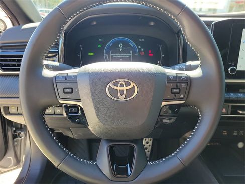 Used 2025 Toyota Camry SE image 19