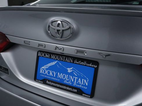 Used 2023 Toyota Camry SE image 9