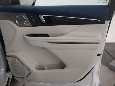 Used 2025 Buick Enclave Avenir image 14