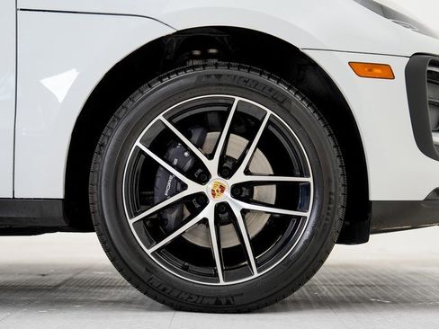 Used 2025 Porsche Macan image 29