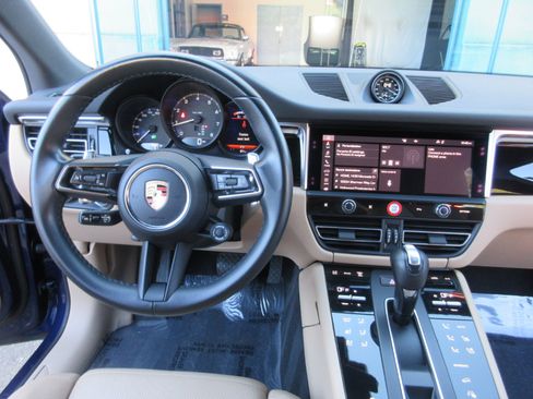 Used 2024 Porsche Macan image 43