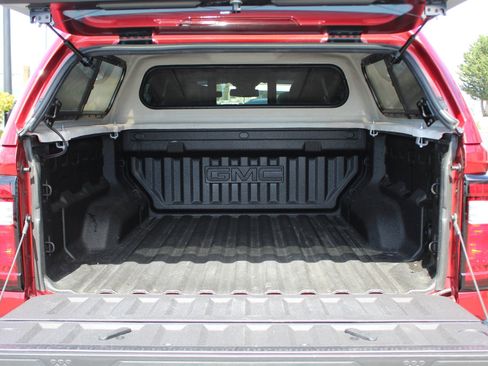 Used 2023 GMC Canyon AT4 w/ Technology Package image 18