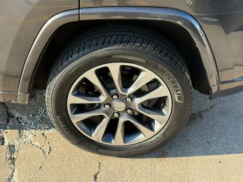 Used 2017 Jeep Grand Cherokee Overland image 51
