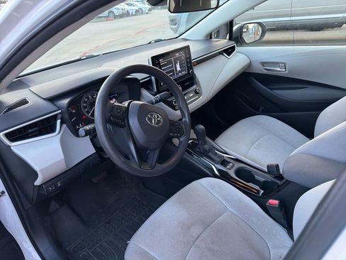 Used 2021 Toyota Corolla LE w/ Carpet Mat Package (TMS) FWD image 2