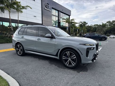 Used 2023 BMW X7 xDrive40i w/ M Sport Package AWD/4WD image 6