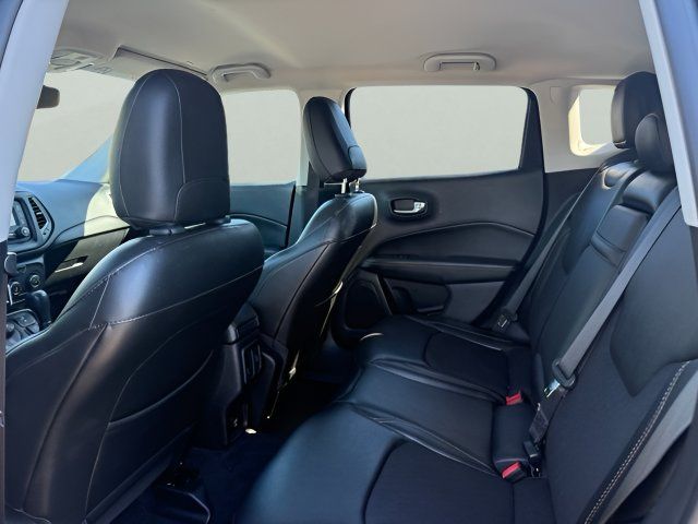 Used 2018 Jeep Compass Latitude AWD/4WD image 10