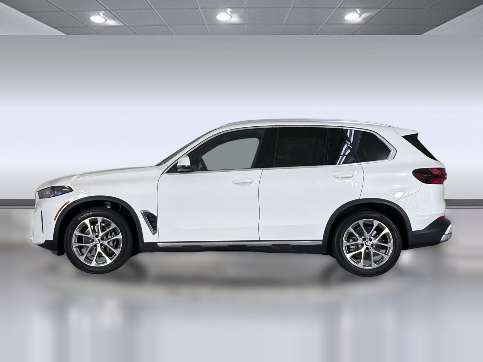 Used 2024 BMW X5 sDrive40i w/ Premium Package RWD image 2