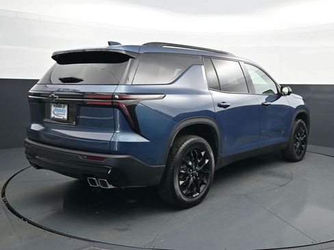 Used 2024 Chevrolet Traverse LT w/ Midnight/Sport Edition FWD image 7