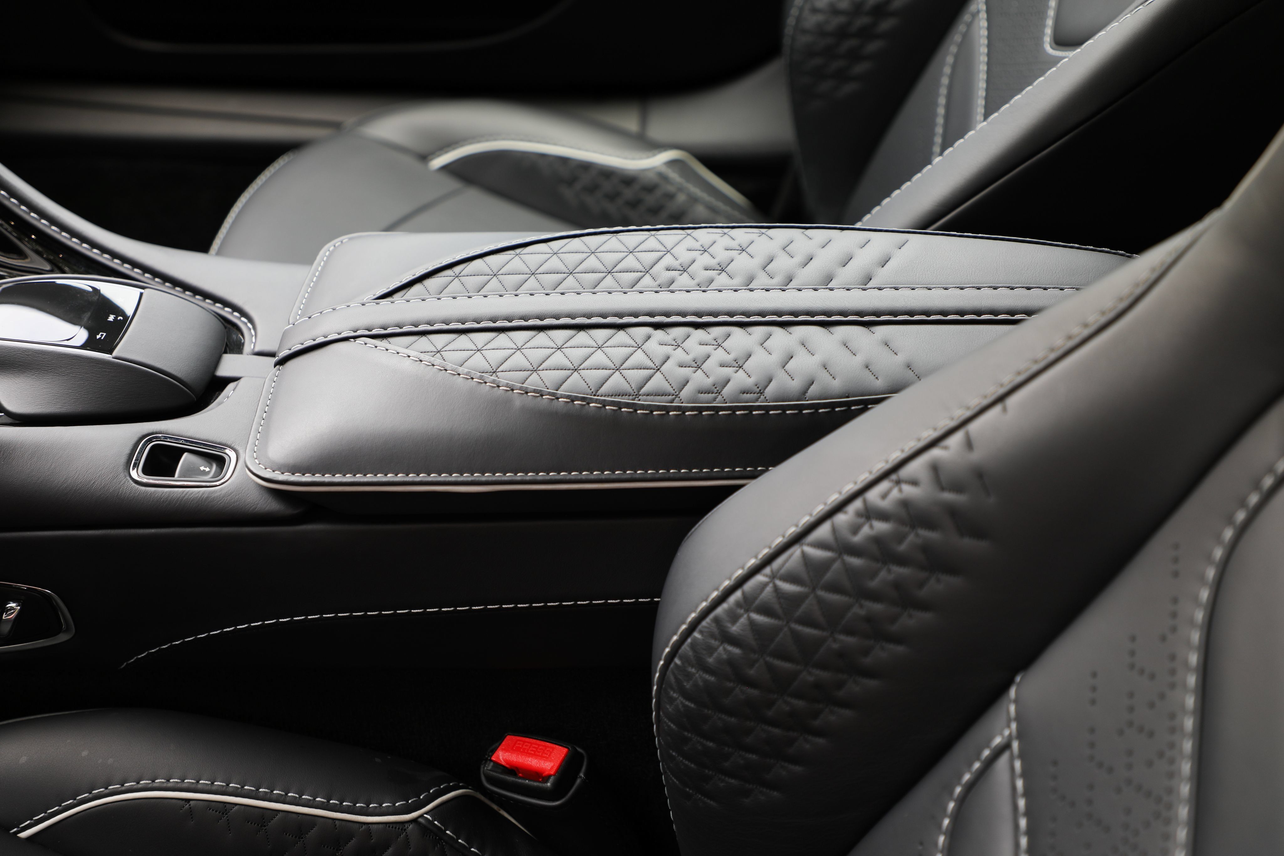 Used 2023 Aston Martin DBS Coupe RWD image 40