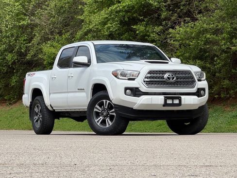 Used 2016 Toyota Tacoma TRD Sport w/ Towing Package image 1