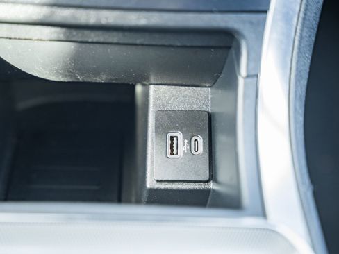 Used 2022 Ford Edge Titanium image 26