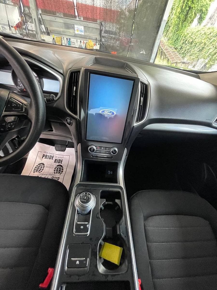 Used 2021 Ford Edge SE FWD image 4