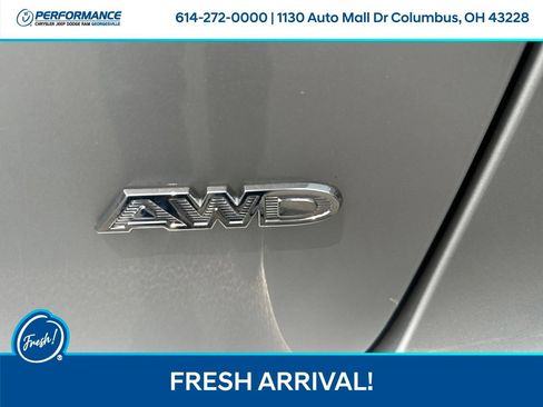 Used 2024 Chrysler Pacifica Touring-L AWD/4WD image 16