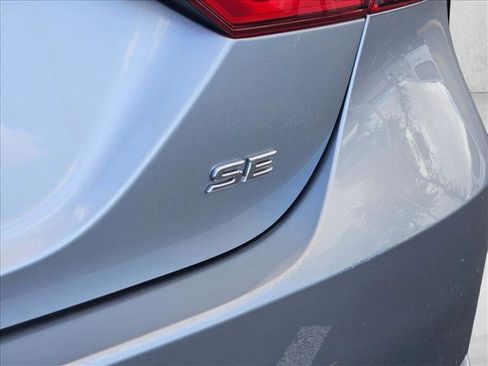 Used 2024 Toyota Camry SE image 29