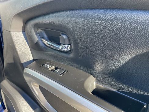 Used 2024 Nissan Titan SV w/ SV Convenience Package image 32