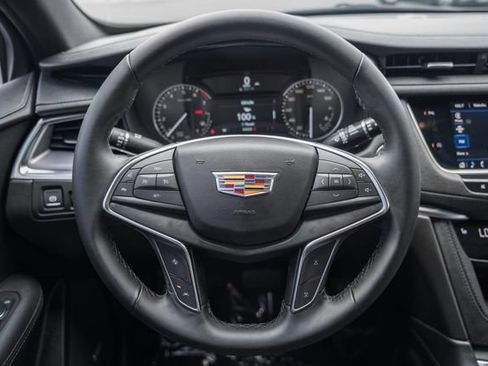 Used 2025 Cadillac XT5 Luxury FWD image 30