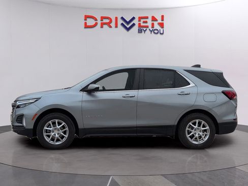 Used 2023 Chevrolet Equinox LT image 2