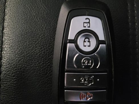 Used 2018 Ford Fusion SE w/ Fusion SE Technology Package FWD image 32