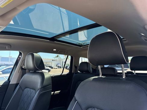 Certified 2025 Volkswagen Atlas SEL Premium R-Line image 18