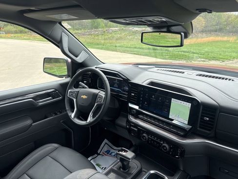 Used 2025 Chevrolet Silverado 1500 LTZ w/ LTZ Convenience Package II AWD/4WD image 46