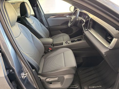 New 2026 Volkswagen Tiguan SE R-Line AWD/4WD image 27