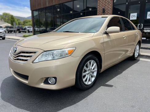 Used 2011 Toyota Camry XLE FWD image 8