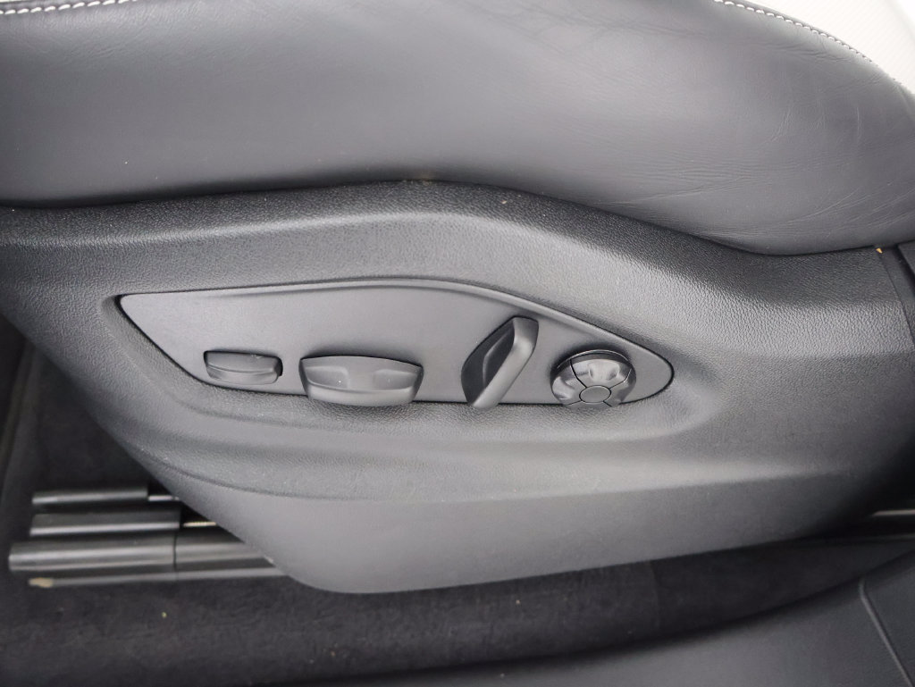 Certified 2025 Porsche Cayenne E-Hybrid Coupe AWD/4WD image 11