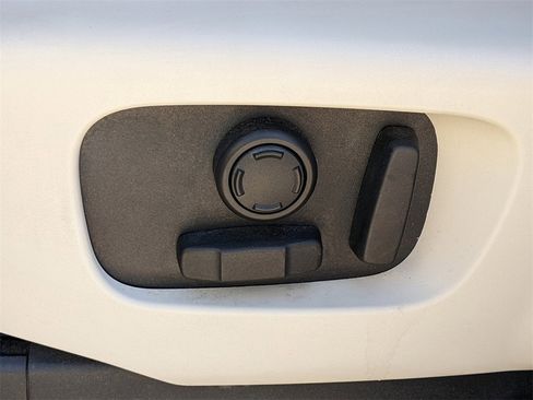 Used 2017 Land Rover Discovery HSE image 29