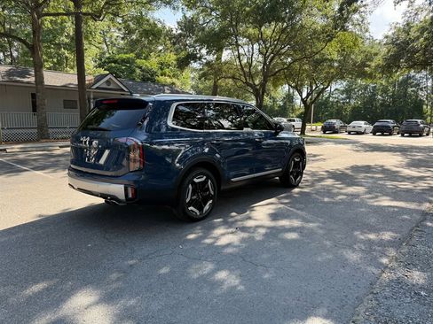 Used 2023 Kia Telluride EX w/ EX Captain's Chair Package image 6