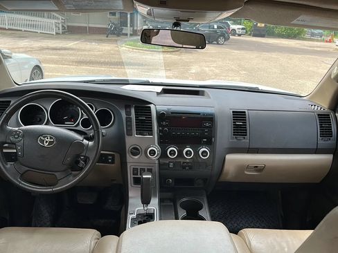 Used 2011 Toyota Sequoia SR5 AWD/4WD image 27