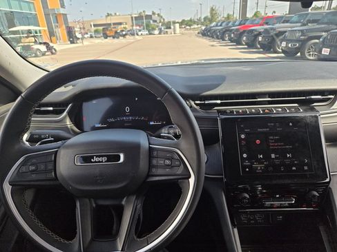 Used 2023 Jeep Grand Cherokee L Laredo AWD/4WD image 10