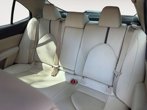 Used 2022 Toyota Camry XLE w/ Navigation Package FWD image 13