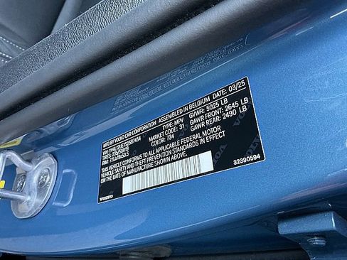 Certified 2025 Volvo XC40 B5 Plus image 31