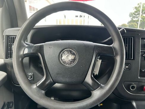 Used 2008 Chevrolet Express 1500 image 11