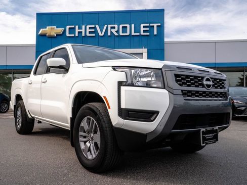 Used 2025 Nissan Frontier SV AWD/4WD image 1