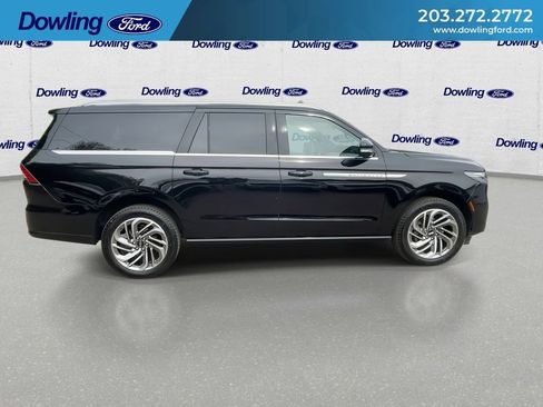 Used 2025 Lincoln Navigator L Reserve AWD/4WD image 2
