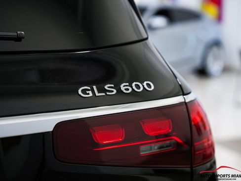 Used 2024 Mercedes-Benz Maybach GLS 600 4MATIC image 21