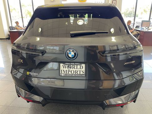 Used 2022 BMW iX xDrive50 w/ Premium Package AWD/4WD image 4