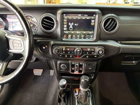 Used 2020 Jeep Wrangler Unlimited Sahara image 19