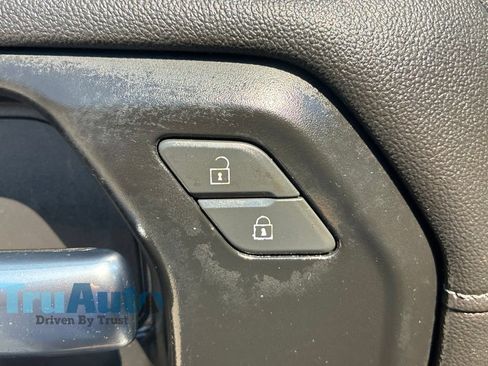 Used 2022 Chevrolet Silverado 1500 LT AWD/4WD image 22