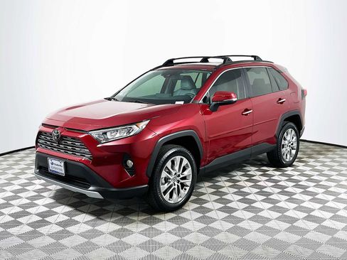Used 2020 Toyota RAV4 Limited FWD image 3