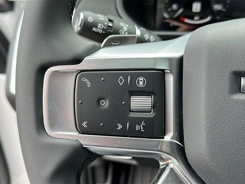 New 2025 Land Rover Discovery S image 15