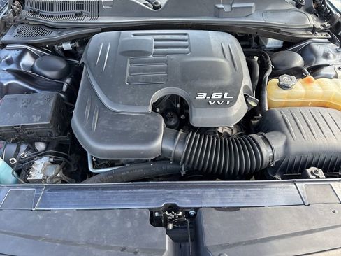 Used 2018 Dodge Challenger SXT RWD image 41
