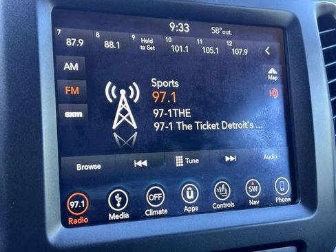 Used 2019 Jeep Cherokee Trailhawk w/ Cold Weather Group AWD/4WD image 22