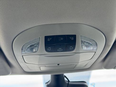 Used 2023 Chrysler Pacifica Touring-L image 21