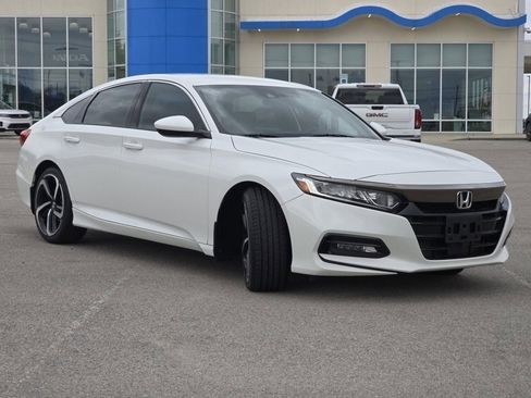 Used 2018 Honda Accord Sport image 13