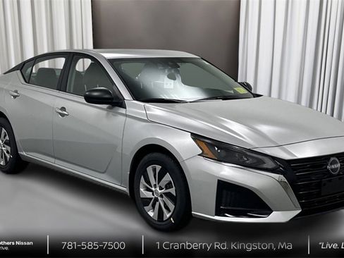 Used 2024 Nissan Altima 2.5 S image 3