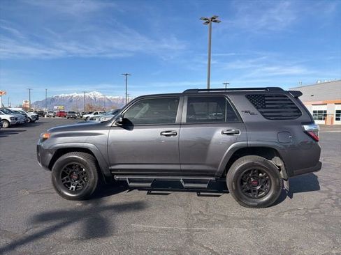 Used 2023 Toyota 4Runner TRD Off-Road Premium w/ Moonroof Package AWD/4WD image 10