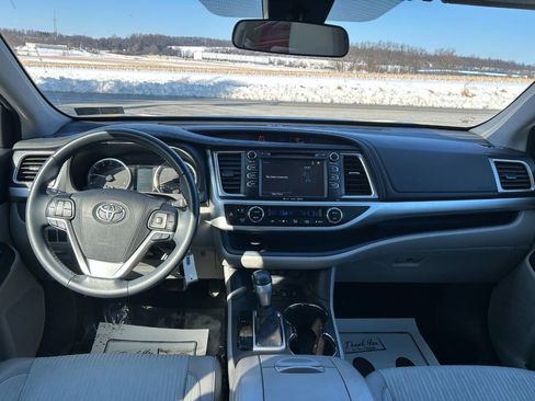 Used 2017 Toyota Highlander AWD V6 image 16