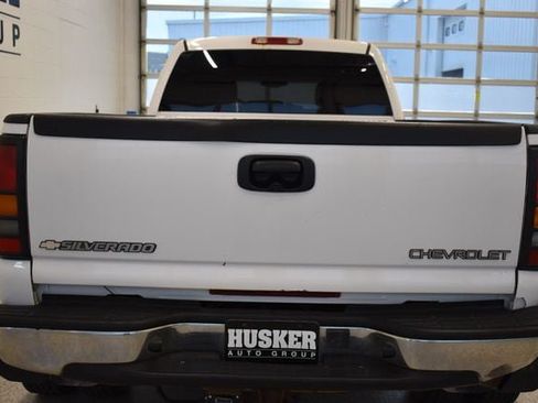 Used 2005 Chevrolet Silverado 3500 LS w/ Heavy-Duty Power Package AWD/4WD image 11